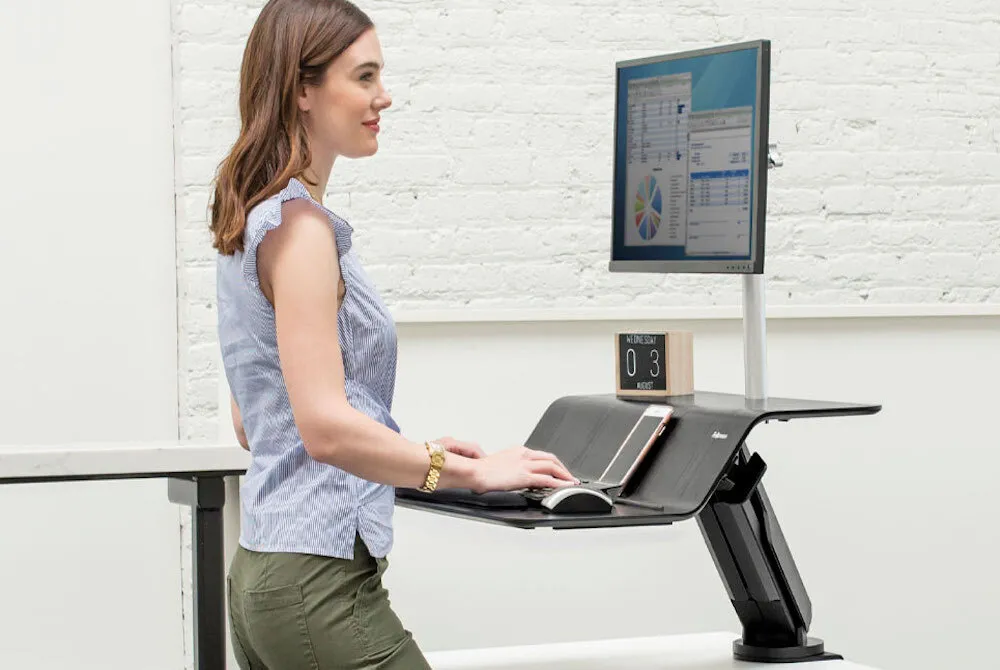 Biurko sit stand – czym jest, jak działa i dlaczego warto wprowadzić je do biura?