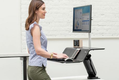 Biurko sit stand – czym jest, jak działa i dlaczego warto wprowadzić je do biura?