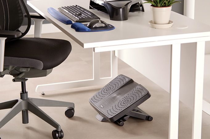 Rozwiązania ergonomiczne: co zrobić, aby praca z komputerem była zdrowa, przyjemna i wydajna?